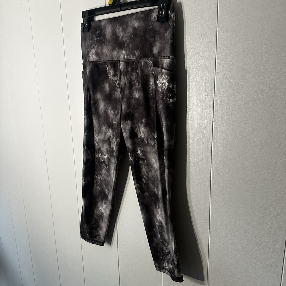 Athleta Salutation Stash Pocket II Capri Leggings Black White Tye Dye Pockets M - Picture 2 of 9
